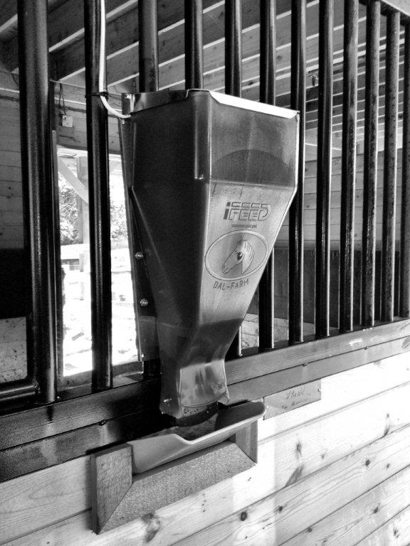 iFEED For Outside Stall Installation